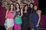 Suzanne Roshan, Anu Dewan at Mozez Singh collection launch in Good Earth on 28th April 2012 (76).JPG