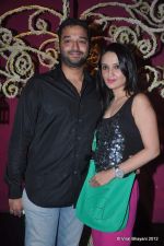sunny and anu dewan at Mozez Singh collection launch in Good Earth on 28th April 2012.JPG
