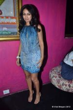 surily goel at Mozez Singh collection launch in Good Earth on 28th April 2012 (1).JPG