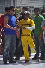 Salman Khan at Junnon match organised by Roataract Club of HR College on 1st May 2012 (123).JPG
