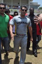 Salman Khan at Junnon match organised by Roataract Club of HR College on 1st May 2012 (96).JPG