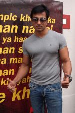 Sonu Sood with the cast of Shootout At Wadala at the launch of gym calles Red Gym in khar on 1st May 2012 (62).JPG