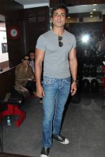 Sonu Sood with the cast of Shootout At Wadala at the launch of gym calles Red Gym in khar on 1st May 2012 (63).JPG