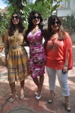 Shamita Shetty, Kiran Bawa at Shilpa Shetty_s baby shower ceremony in Juhu, Mumbai on 3rd May 2012 (17).JPG