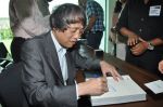 at Parmeshwar Godrej hosts legendary architect - Tada Ando in Viikhroli, Mumbai on 3rd May 2012 (12).JPG