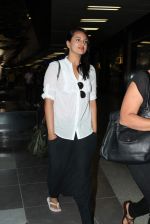 Sonakshi Sinha snapped at airport, Mumbai on 7th May 2012 (3).JPG