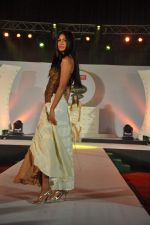 Carol Gracias at Nisha Jamwal fashion show for IPL in Marriott, Pune on 9th May 2012 (91).JPG