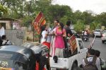 Sonakshi Sinha, Akshay Kumar, Prabhu Deva at Rowdy Rathore promotional rickshaw race on 12th May 2012 (69).JPG