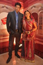 Pratyusha Banerjee, Siddharth Shukla at Balika Vadhu 1000 episode bash in Mumbai on 14th May 2012 (21).JPG