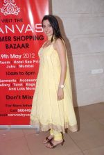 Smita Bansal at Urvee Adhikari_s collection preview in Hotel Sea Princess on 15th May 2012 (2).JPG