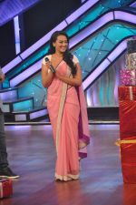 Sonakshi Sinha promotes Rowdy Rathore on DID L_il Masters in Mumbai on 15th May 2012 (14).JPG
