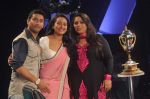 Sonakshi Sinha, Geeta Kapur promotes Rowdy Rathore on DID L_il Masters in Mumbai on 15th May 2012 (9).JPG