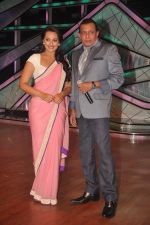 Sonakshi Sinha, Mithun Chakraborty promotes Rowdy Rathore on DID L_il Masters in Mumbai on 15th May 2012 (29).JPG