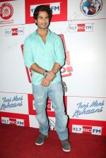 Shahid Kapoor at Big FM in Mumbai on 16th May 2012(69).JPG