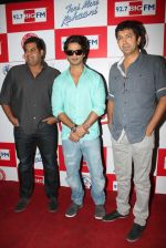 Shahid Kapoor,Kunal Kohli at Big FM in Mumbai on 16th May 2012(54).JPG