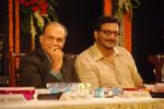 Ashutosh, Milind at Javed Akhtar_s Bestsellin_g Book Tarkash Launched in Marathi on 19th May 20112 (55).JPG
