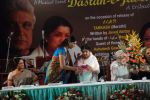 Lata Mangeshkar at Javed Akhtar_s Bestsellin_g Book Tarkash Launched in Marathi on 19th May 20112 (14).JPG