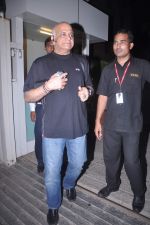 Surendra Shetty at Hinduja Healthcare Surgical Hospital, Shilpa Shetty,Raj Kundra blessed with a baby boy in suburban Khar on 21st May 2012 (7).JPG
