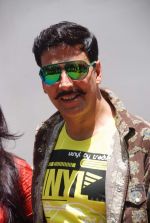 Akshay Kumar promote Rowdy Rathore on the sets of CID in Kandivli, Mumbai on 22nd May 2012 (198).JPG