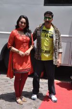 Akshay Kumar, Sonakshi Sinha promote Rowdy Rathore on the sets of CID in Kandivli, Mumbai on 22nd May 2012 (114).JPG