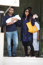 Shilpa Shetty discharged with her baby on 25th May 2012 (7).JPG