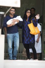 Shilpa Shetty discharged with her baby on 25th May 2012 (8).JPG