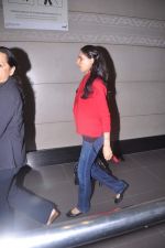 Kareena Kapoor snapped at airport, Mumbai on  25th May 2012 (11).JPG