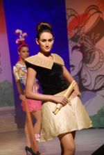 Model walk the ramp for Le Mark Institute fashion show in Mumbai on 27th May 2012 (176).JPG