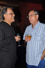 ashwini kakkar, anil chopra at Aarti Surendranath_s Birthday Party in VEDA, Palladium, Mumbai on 26th May 2012.JPG