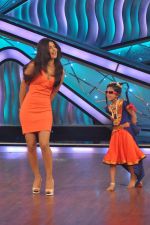 Priyanka Chopra on the sets of Lil Masters on 28th May 2012 (112).JPG