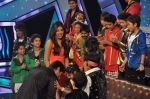Shahid Kapoor, Priyanka Chopra on the sets of Lil Masters on 28th May 2012 (54).JPG