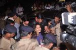 Shahrukh Khan snapepd at the airport, Mumbai on 29th May 2012 (13).JPG