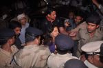 Shahrukh Khan snapepd at the airport, Mumbai on 29th May 2012 (14).JPG