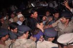 Shahrukh Khan snapepd at the airport, Mumbai on 29th May 2012 (15).JPG
