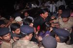 Shahrukh Khan snapepd at the airport, Mumbai on 29th May 2012 (17).JPG