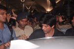 Shahrukh Khan snapepd at the airport, Mumbai on 29th May 2012 (29).JPG