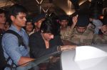 Shahrukh Khan snapepd at the airport, Mumbai on 29th May 2012 (31).JPG