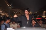 Shahrukh Khan snapepd at the airport, Mumbai on 29th May 2012 (42).JPG