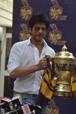 Shahrukh Khan interacts with media after KKR_s maiden IPL title on 30th May 2012 (2).JPG