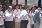 Rajkumar Hirani at Rajkumar Hirani_s father_s funeral in Santacruz on 4th June 2012 (105).JPG