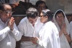 Rajkumar Hirani at Rajkumar Hirani_s father_s funeral in Santacruz on 4th June 2012 (107).JPG