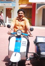 Dilip Joshi  on location with stars of tarak mehta ka ooltah Chashmah on 3rd June 2012.jpg