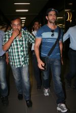 Hritik Roshan snapped at airport on 4th June 2012 (2).JPG