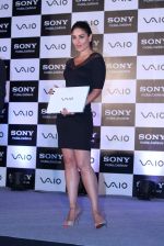 Kareena Kapoor Launches New range of Sony Vaio in J W Marriott on 6th June 2012 (37).JPG