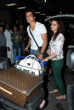 Sonu Sood leave for IIFA to Singapore in International airport on 6th June 2012 (41).JPG