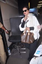 Rekha leave for IIFA 2012 in International Airport on 7th June 2012 (30).JPG