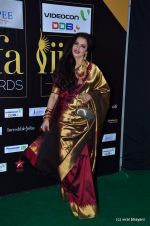 Rekha at IIFA Awards 2012 Red Carpet in Singapore on 9th June 2012 (24).JPG