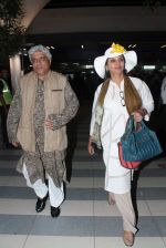 Shabana Azmi, Javed Akhtar return from IIFA Awards 2012 on 10th June 2012 (112).JPG