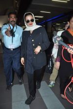 Rekha return from Singapore after attending IIFA Awards in Mumbai on 12th June 2012 (7).JPG