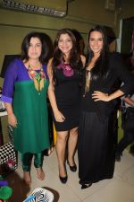 Farah Khan, Neha Dhupia at the opening of Fluke Store in Andheri, Mumbai on 13th June 2012 (29).JPG